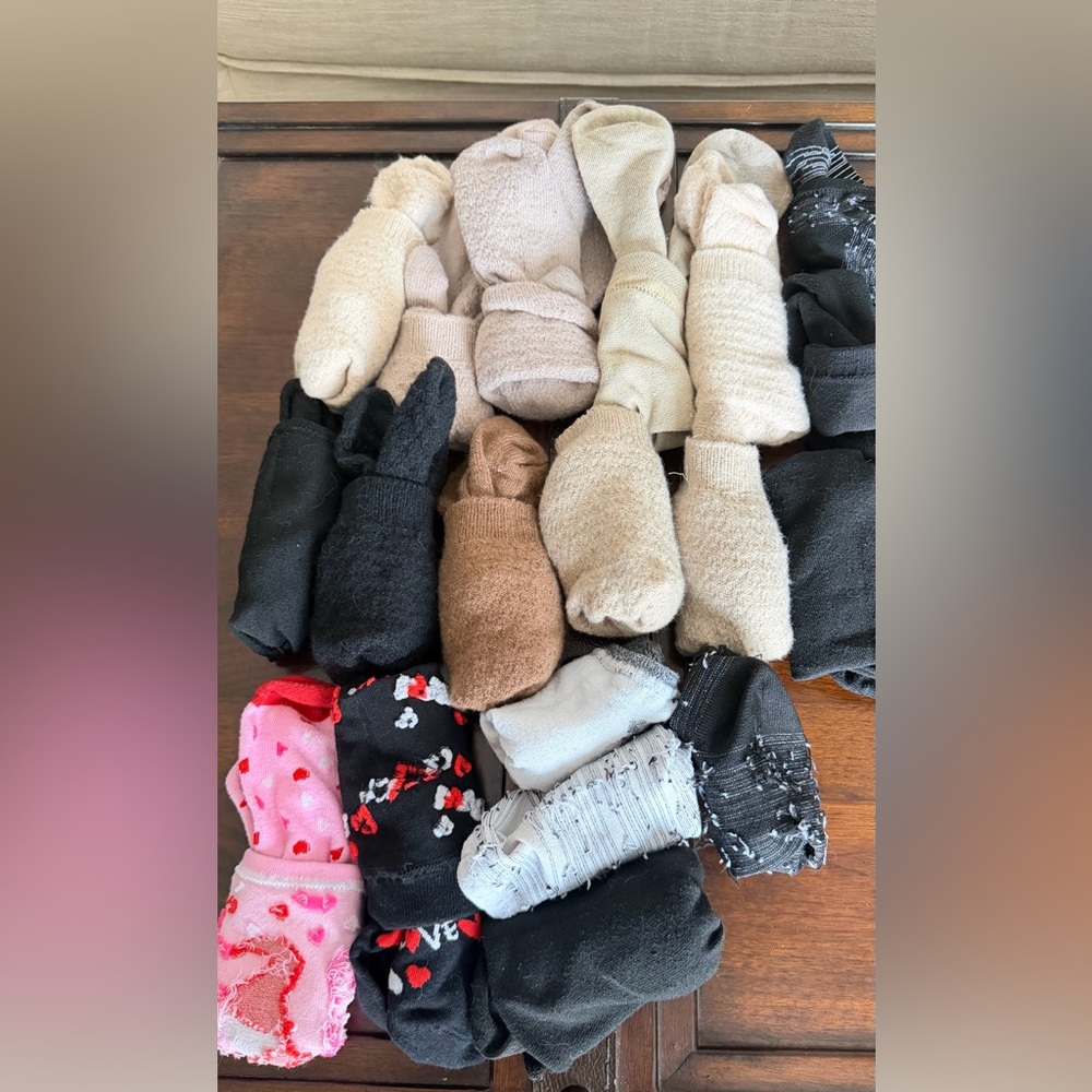 Women’s 19 Pairs of Fuzzy and Casual Socks NWOT and Fairly New valentines Day